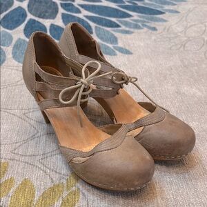 Anthropologie Lucky Penny Tan Leather Women's Clogs 7